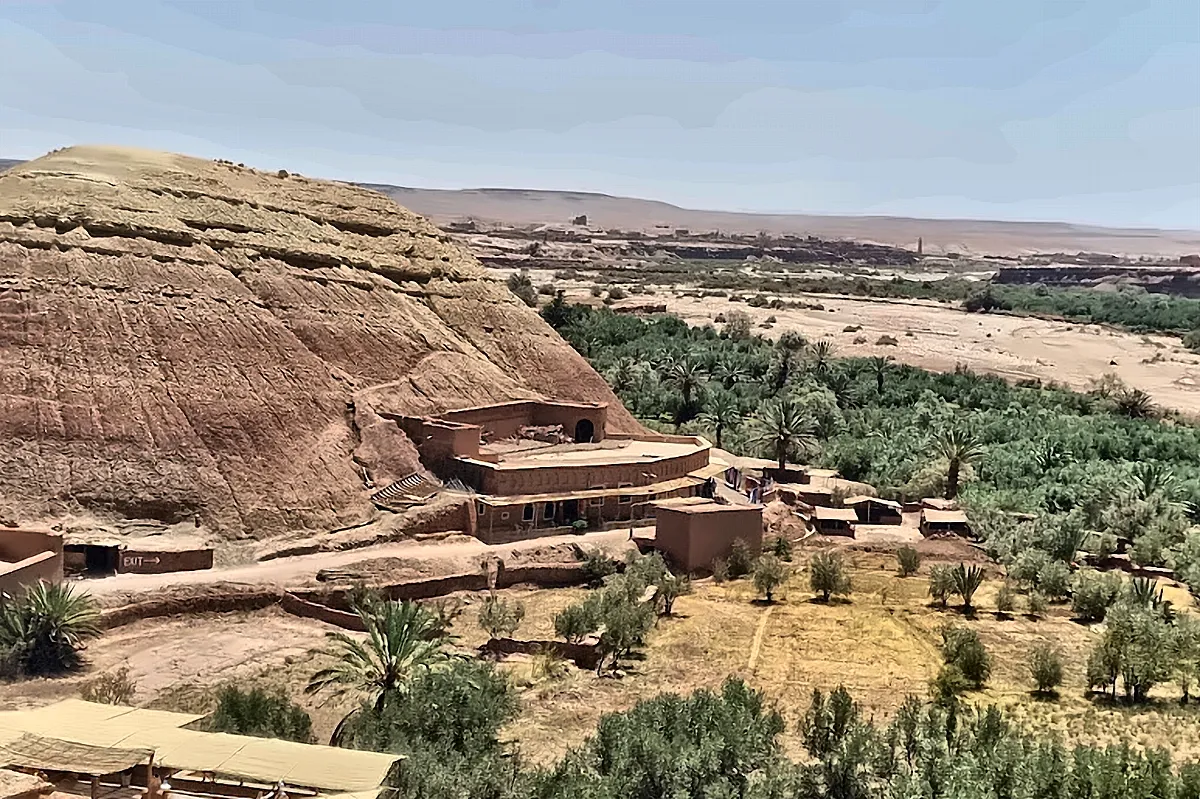 La kasbah di Agdz sopra il palmeto della valle del Draa