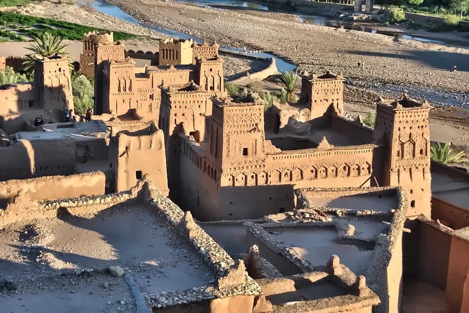 Le torri di terra del ksar di Ait Ben Haddou sopra il fiume