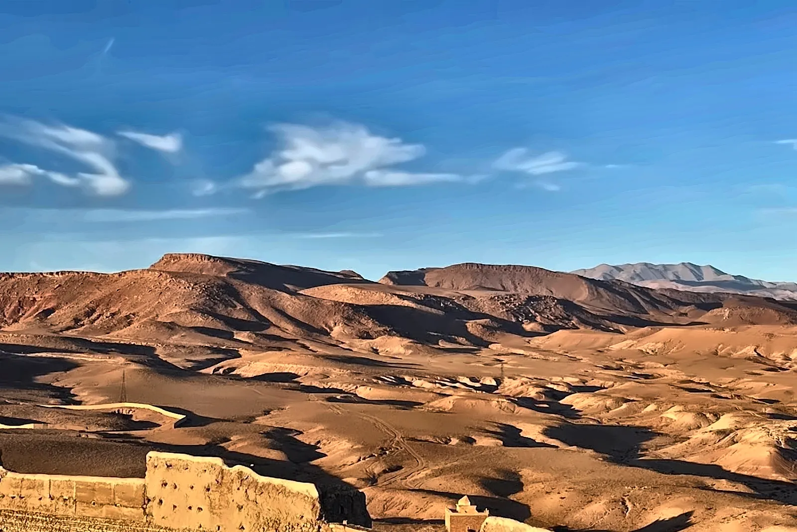 Una kasbah sull'altopiano lungo la strada del sud