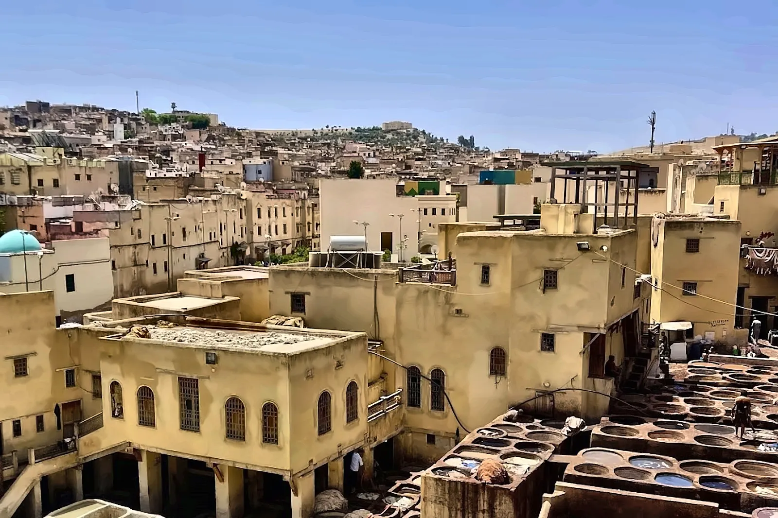 Le concerie di Fes fra i tetti della medina