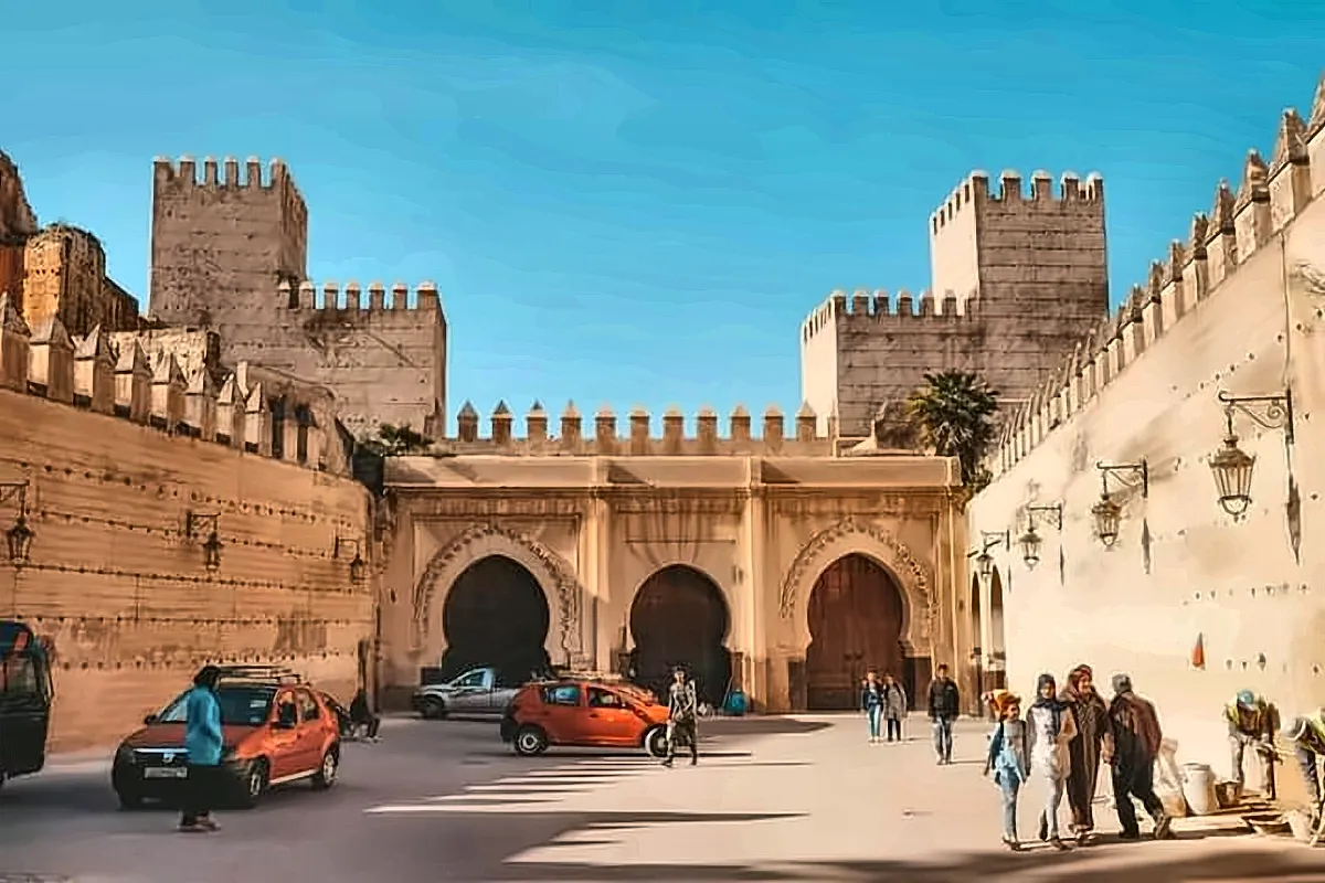 Le mura merlate di Fes con le porte di accesso
