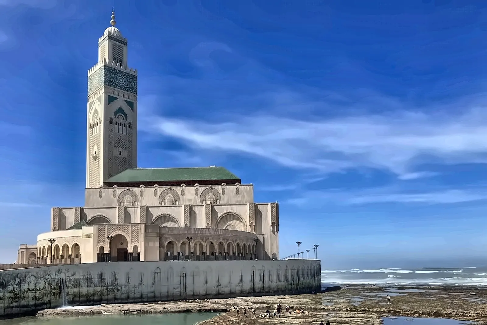 La moschea Hassan II di Casablanca affacciata sull’oceano