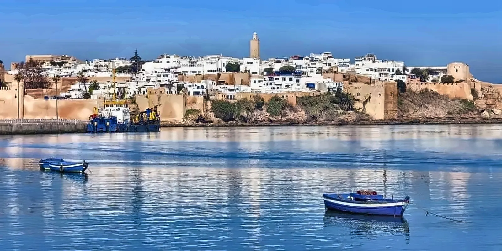 L’estuario del Bou Regreg con le barche e le mura della kasbah