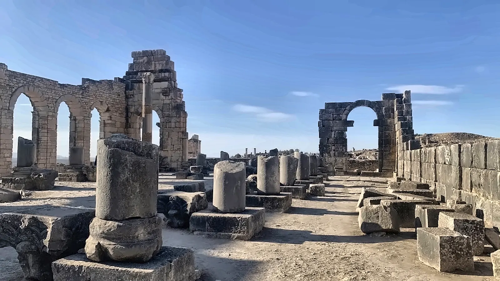 Le colonne e i resti della citta romana di Volubilis